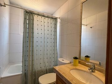 Venta de Amplia Casa Lomas de Montemar, Concón