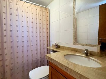 Venta de Amplia Casa Lomas de Montemar, Concón