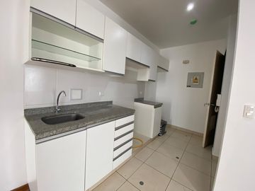 Exclusivo y Funcional Departamento en Caminos del Inca cerca CC Chacarilla