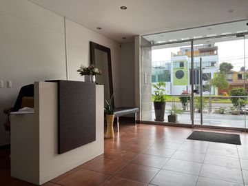 Exclusivo y Funcional Departamento en Caminos del Inca cerca CC Chacarilla