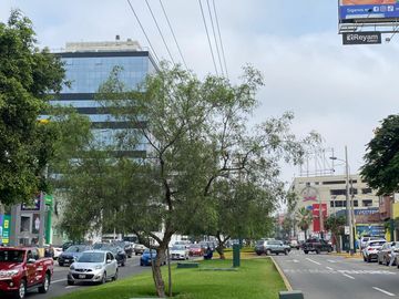 Exclusivo y Funcional Departamento en Caminos del Inca cerca CC Chacarilla