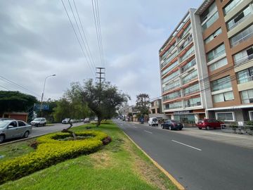 Exclusivo y Funcional Departamento en Caminos del Inca cerca CC Chacarilla
