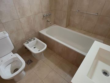 IMPECABLE DEPARTAMENTO TRES AMBIENTES A ESTRENAR
