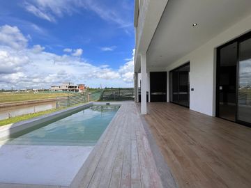 Casa en El Yacht - Nordelta con Salida Directo al Río
