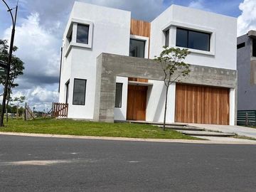 Casa en El Yacht - Nordelta con Salida Directo al Río