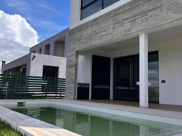 Casa en El Yacht - Nordelta con Salida Directo al Río