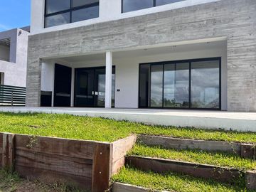 Casa en El Yacht - Nordelta con Salida Directo al Río
