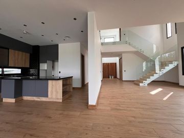 Casa en El Yacht - Nordelta con Salida Directo al Río