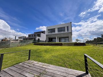 Casa en El Yacht - Nordelta con Salida Directo al Río
