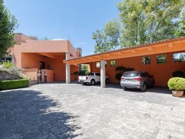 Espectacular casa sobre el Campo de Golf de Los Encinos