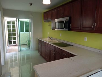 Casa en Renta en San Lucas Tepetlacalco, Tlalnepantla de Baz
