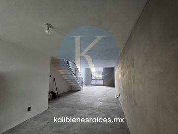 Casa a unos pasos de Mundo E con uso de Suelo