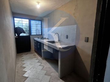 Casa a unos pasos de Mundo E con uso de Suelo
