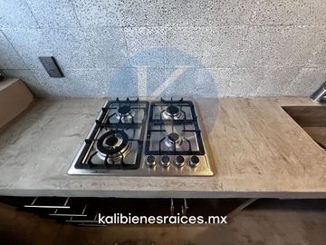Casa a unos pasos de Mundo E con uso de Suelo