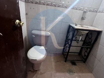 Casa a unos pasos de Mundo E con uso de Suelo