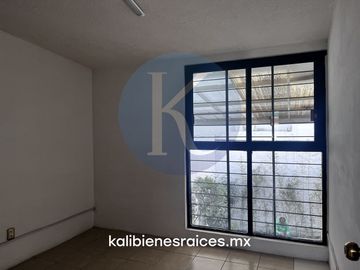 Casa a unos pasos de Mundo E con uso de Suelo