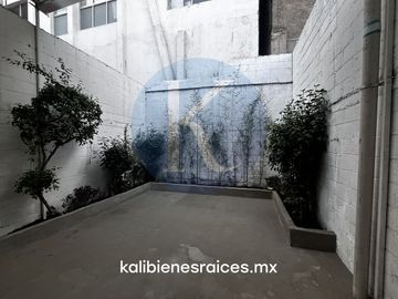 Casa a unos pasos de Mundo E con uso de Suelo
