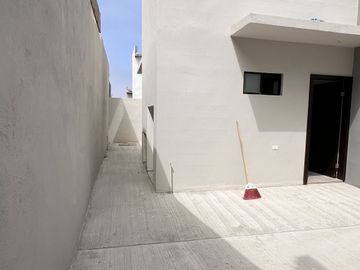 Casa nueva con vista al mar