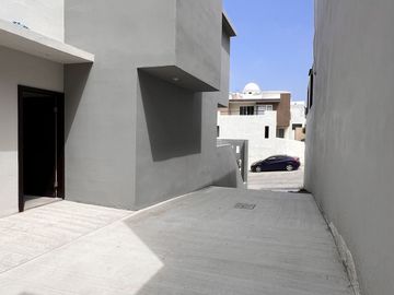Casa nueva con vista al mar