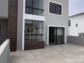 Casa nueva con vista al mar