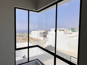 Casa nueva con vista al mar