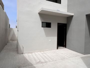 Casa nueva con vista al mar