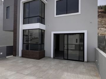 Casa nueva con vista al mar