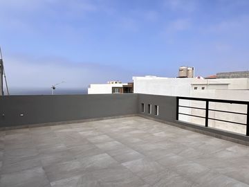 Casa nueva con vista al mar