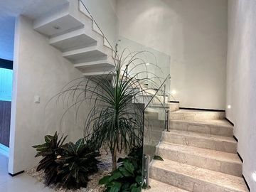 Casa en VENTA, dentro del Fracc. 7mo Retorno de los Alpes,  Altozano