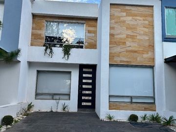 Casa en VENTA, dentro del Fracc. 7mo Retorno de los Alpes,  Altozano