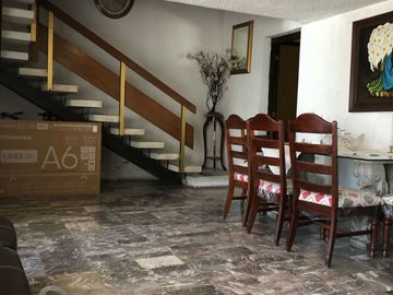 CASA EN VENTA PARA REMODELAR EN JARDINES DEL COUNTRY