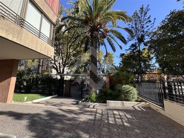 Departamento en Venta en José Domingo Cañas/ Monseñor Eyzaguirre