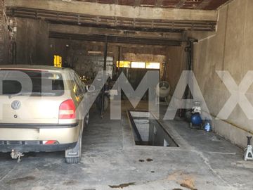 VENTA CASA A REFACCIONAR MAS TALLER