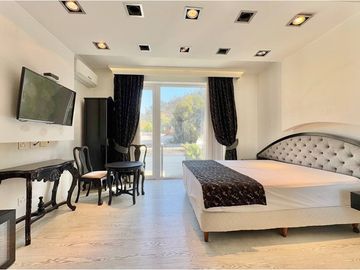 LOCAL (HOTEL) CON PATENTES COMERCIALES