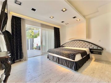 LOCAL (HOTEL) CON PATENTES COMERCIALES