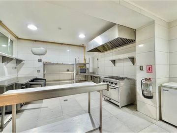 LOCAL (HOTEL) CON PATENTES COMERCIALES