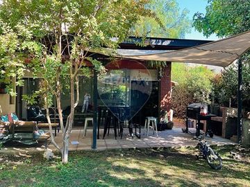 Excelente Casa con Jardín en Condominio, Chamisero