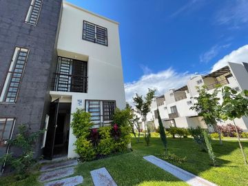 Casa en venta con frente a alberca, Real Santa Fe II, Xochitepec Morelos