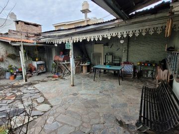 CASA 2 FAMILIAS EN BANFIELD