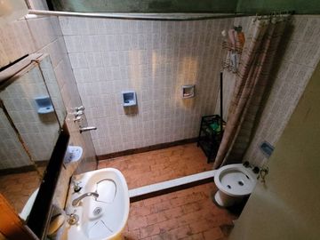 CASA 2 FAMILIAS EN BANFIELD
