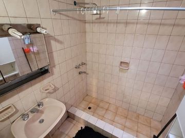 CASA 2 FAMILIAS EN BANFIELD