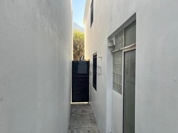 Casa sola en venta en Paseo de Cumbres, Monterrey, Nuevo León