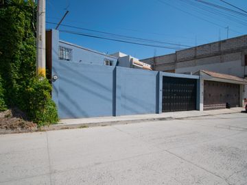 CASA EN VENTA EN SAN FRANCISCO TOTIMEHUACÁN CERCA DE IPETH Y PERIFÉRICO.