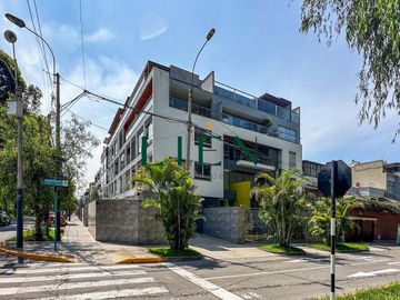 Triplex de 350 m2 - 2 family room - Terraza - Vista Externa - 3 Dormitorios amplios