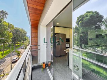 Triplex de 350 m2 - 2 family room - Terraza - Vista Externa - 3 Dormitorios amplios