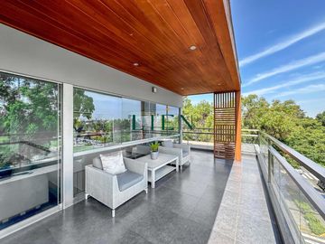 Triplex de 350 m2 - 2 family room - Terraza - Vista Externa - 3 Dormitorios amplios