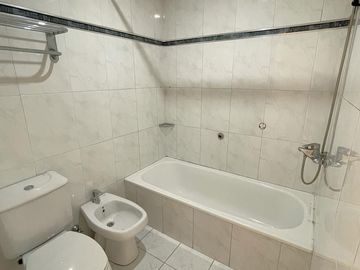 Venta 3 ambientes Barrio Norte cochera piso alto seguridad amenities