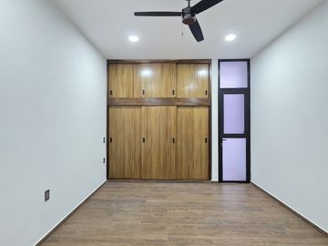 RESIDENCIA EN VENTA CON ALBERCA, 4 RECÁMARAS, 4 BAÑOS, COCHERA PARA 3 AUTOS