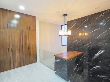 RESIDENCIA EN VENTA CON ALBERCA, 4 RECÁMARAS, 4 BAÑOS, COCHERA PARA 3 AUTOS