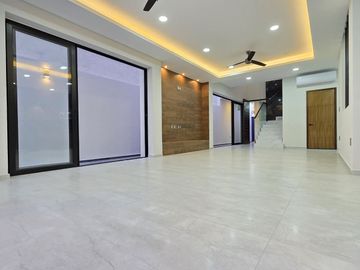 RESIDENCIA EN VENTA CON ALBERCA, 4 RECÁMARAS, 4 BAÑOS, COCHERA PARA 3 AUTOS